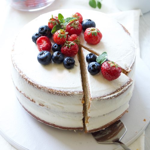 Torta Kinder paradiso con Fragole e Mirtilli