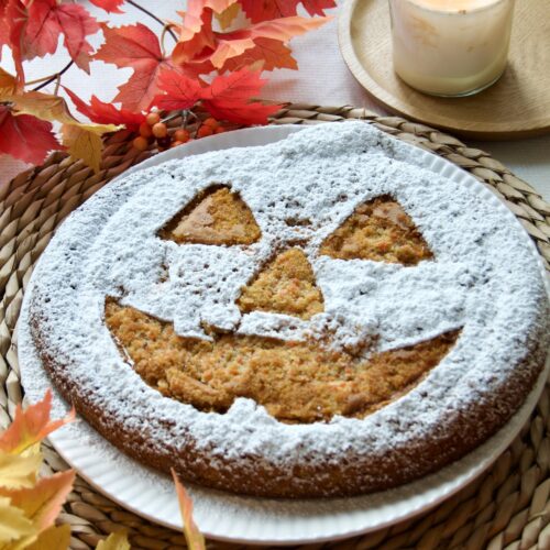 Torta di halloween con carote e mandorle