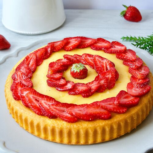Torta morbida con Crema pasticcera e Fragole