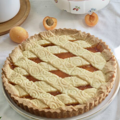 Crostata con marmellata di albicocche