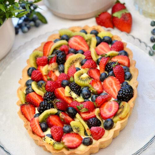 Crostata con crema pasticcera e frutta fresca