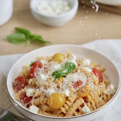 Pasta con pomodorini e feta cremosa